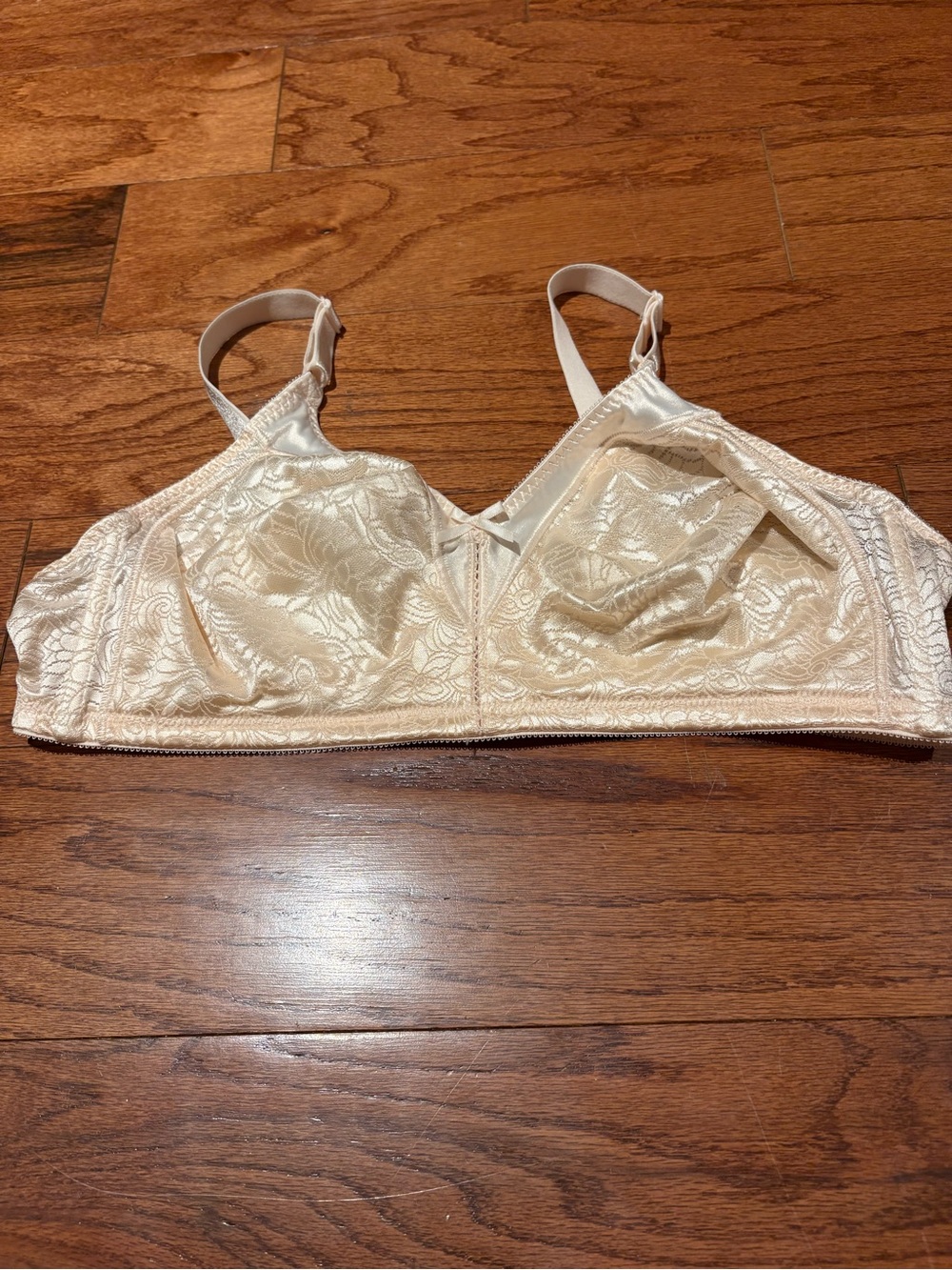 Bali Lace Wireless Bra in Cream
